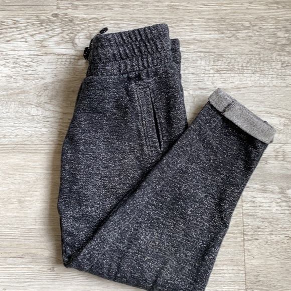 Old navy girls cuffed sweatpants small (6/7) - Picture 2 of 3